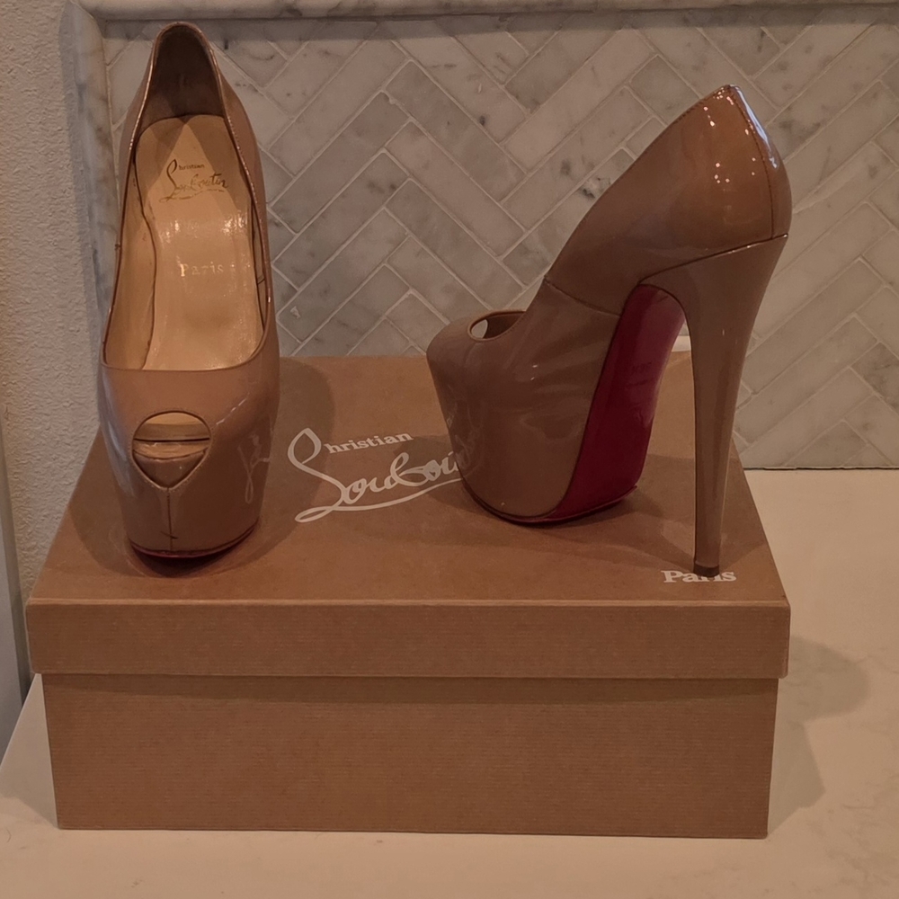 Christian Louboutin Lady Peeps 150mm Tan Patent Leather Shoes Size EU 38.5